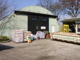 Foto: Die Ger�tehalle (von hinten)