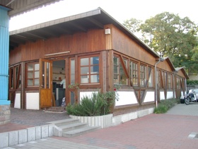 Foto: Das Geb�ude des Recycling-Marktes