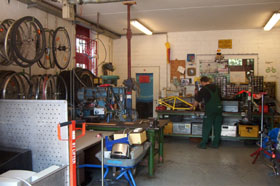 Foto: Die Fahrradwerkstatt des Recycling-Hofs